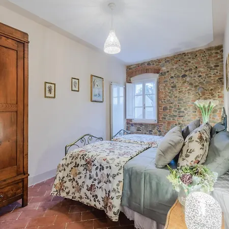 In Gragnano Near Lucca Town Villa