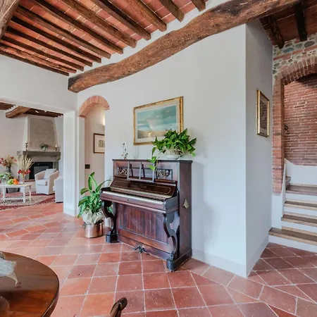 In Gragnano Near Lucca Town Villa